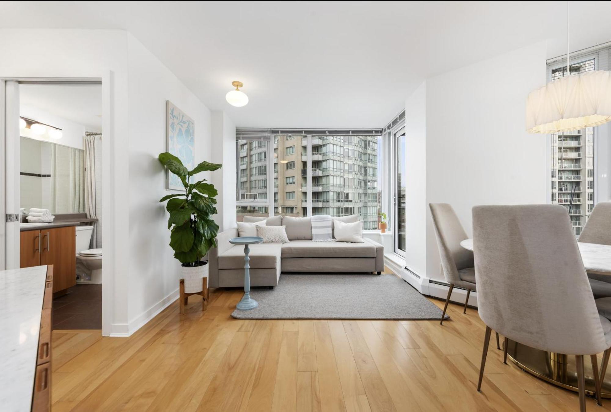 Lovely One-Bedroom Apartment With Pool, Hot Tub, And Gym In The Heart Of Downtown, Skytrain 3Min Away Vancouver Exterior photo